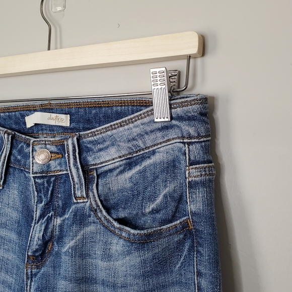 DAYTRIP | Refined Virgo Skinny Distressed | 25 - Picture 2 of 7